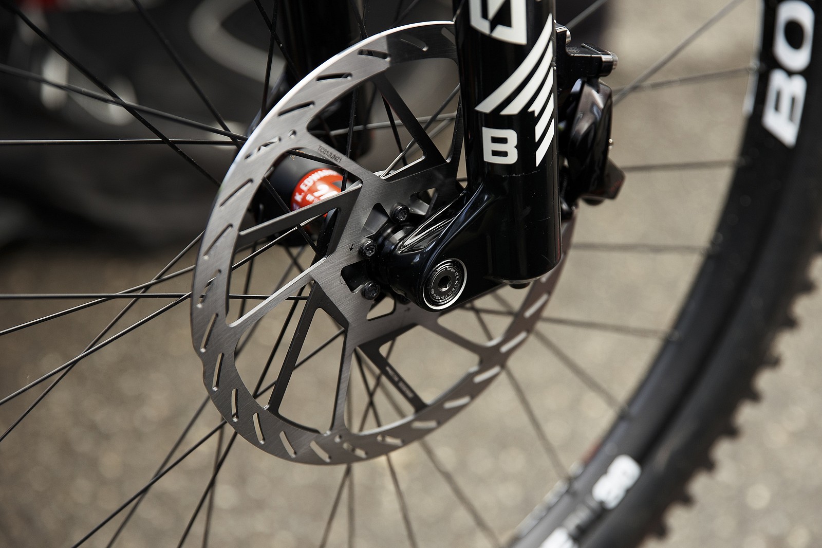 New SRAM 220mm rotors on Trek Factory bikes PIT BITS Les Gets World Cup Downhill 2021