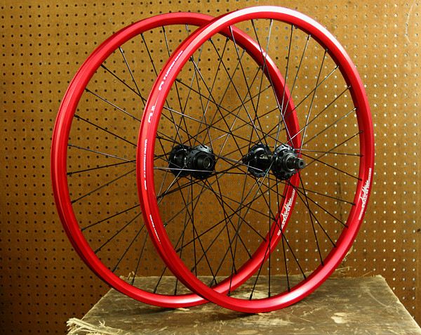 red mtb wheels
