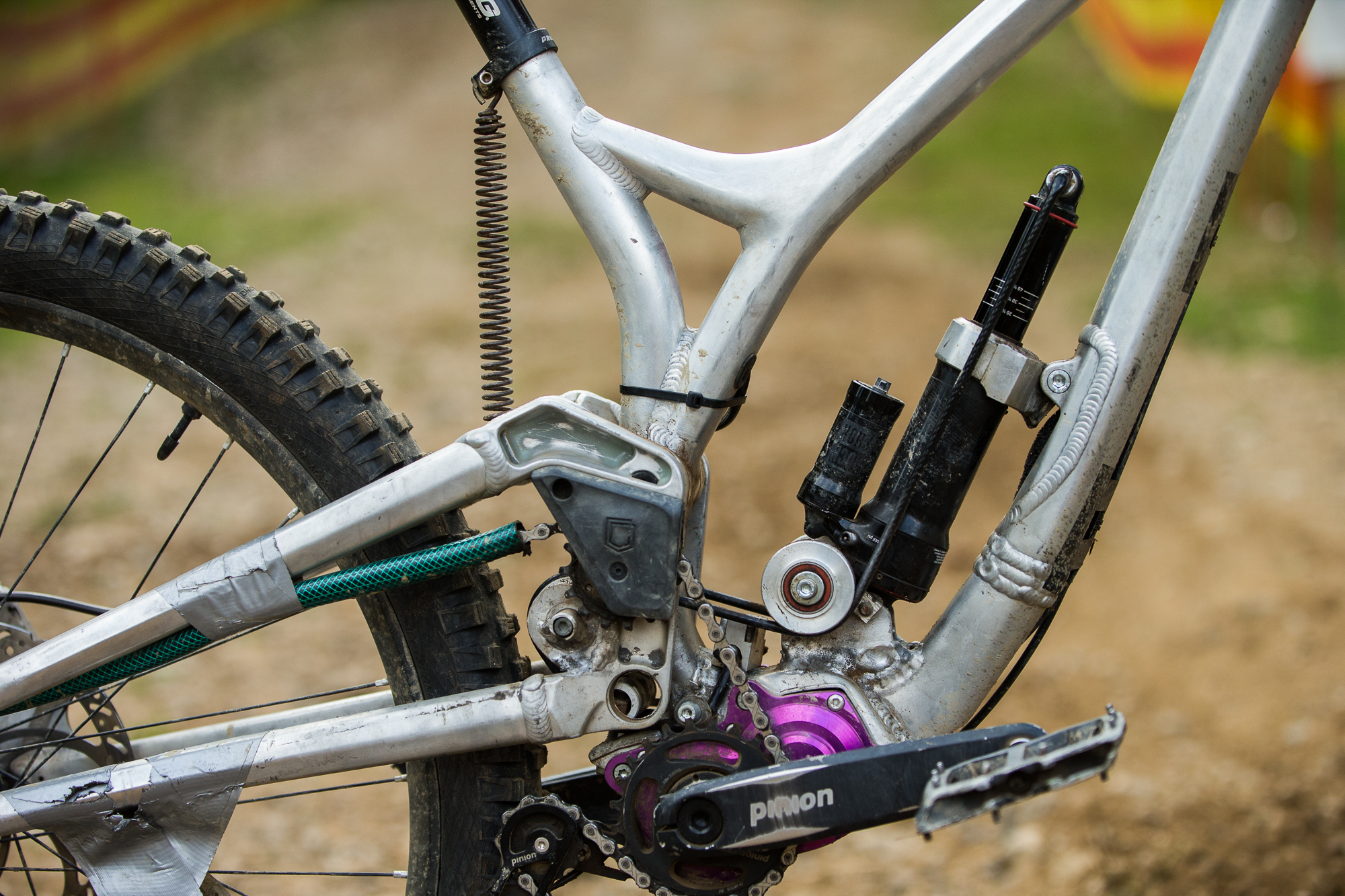 Jannick Lange's DIY Commencal Supreme with Pinion Gearbox - A