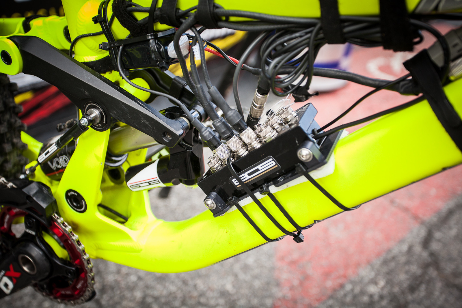 Remi Thirion's Commencal with Data Acquisition System on BOS Suspension