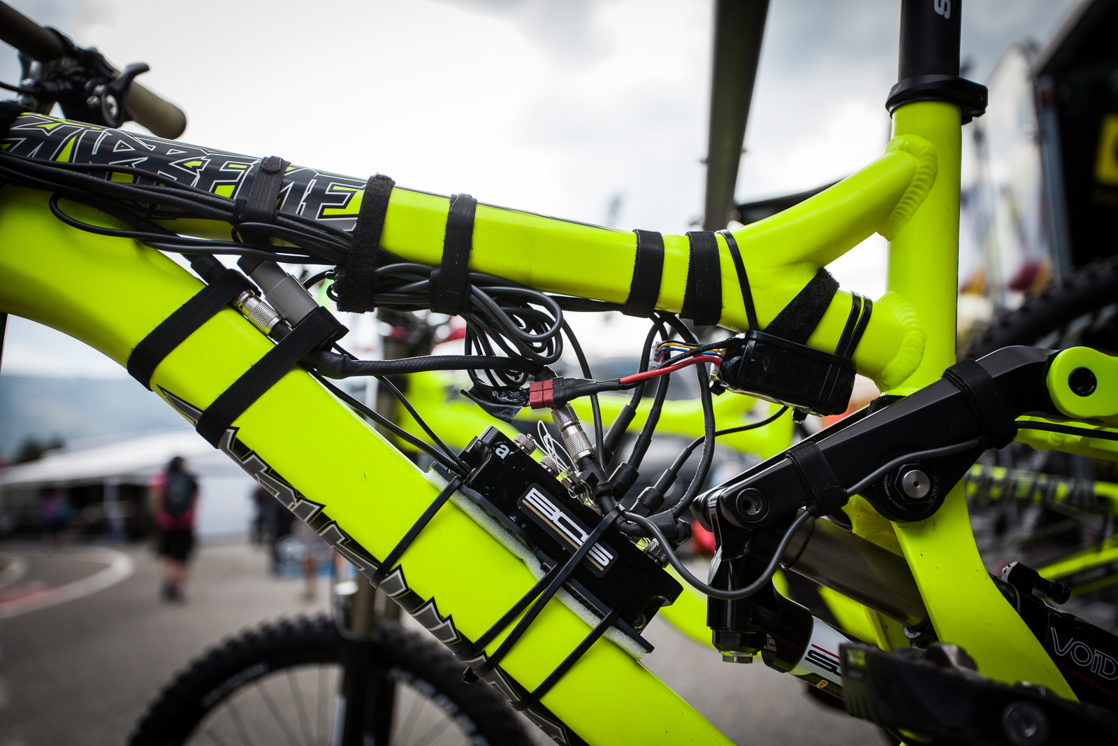 Remi Thirion's Commencal with Data Acquisition System on BOS Suspension