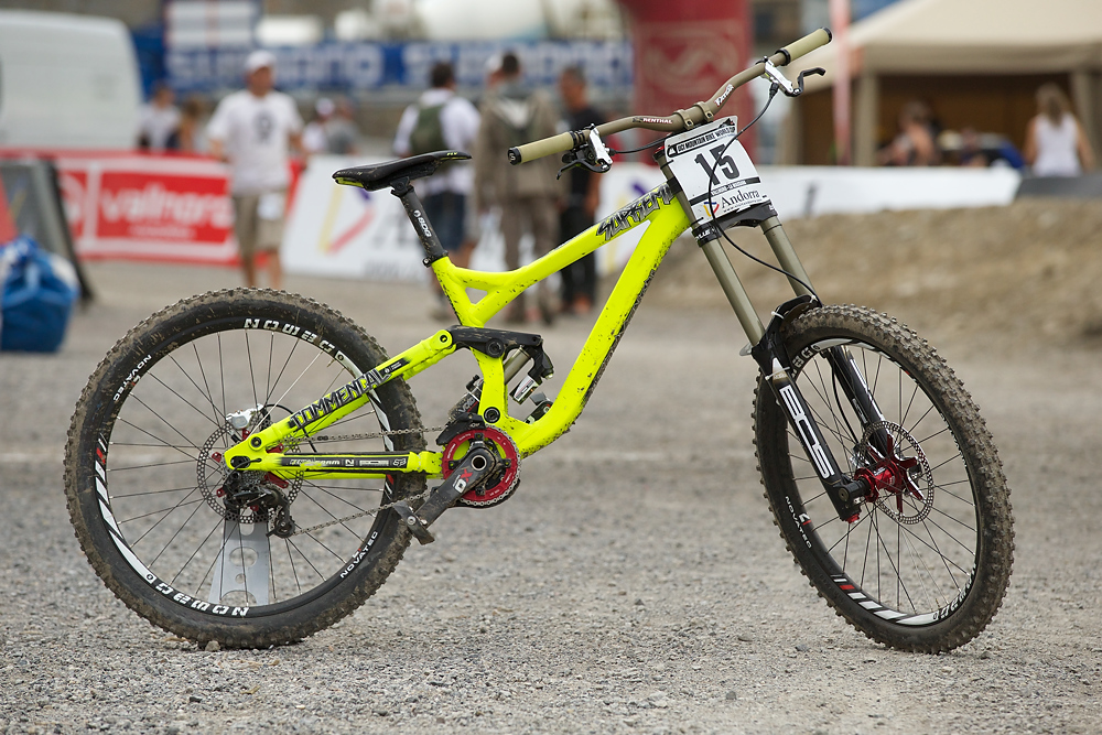 Winning Bike: Remi Thirion's BOS-equipped Commencal ...