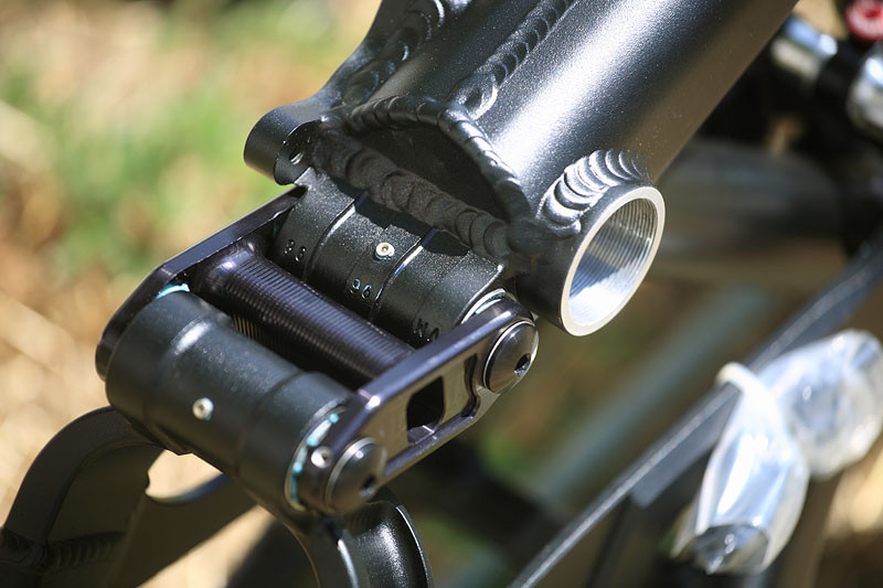 Zerk grease ports to keep pivots smooth Intense 951 Frame Photos