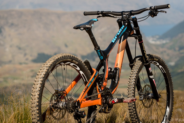 loic bruni s lapierre dh team bike pro bikes lapierre gravity republic s dh team bikes mountain biking pictures vital mtb