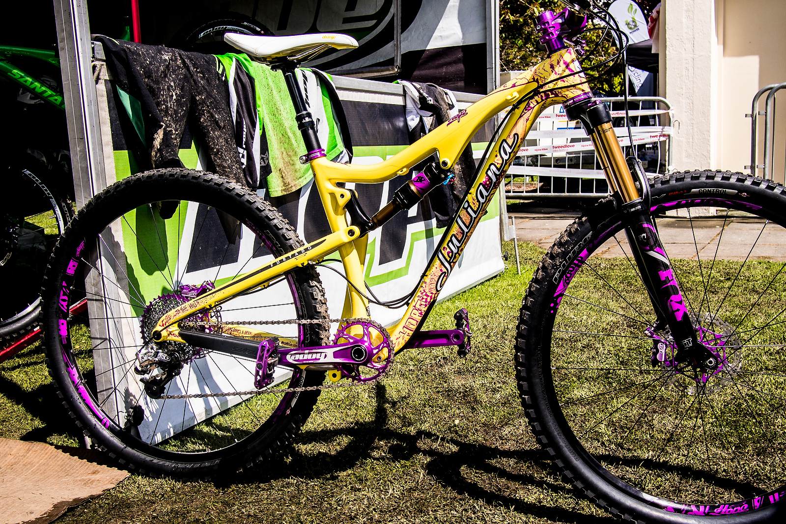Drag Racing Helmets >> Rachel Walker's Hope'd-out Juliana - PIT BITS - Enduro World Series Tweedlove - Mountain Biking ... Drag Racing Helmets >> Rachel Walker's Hope'd-out Juliana - PIT BITS - Enduro World Series Tweedlove - Mountain Biking ...