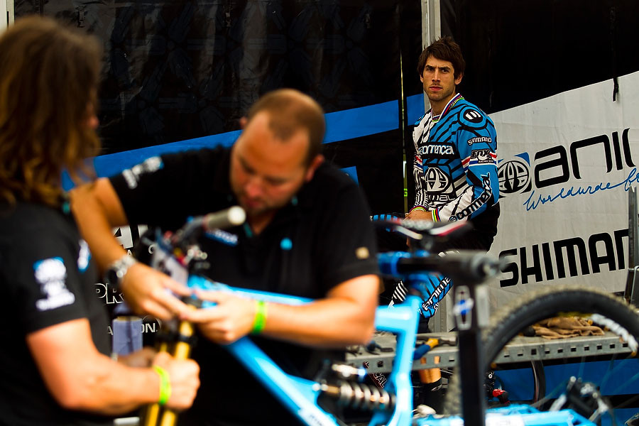 gee atherton bike check