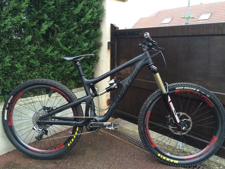 black and red mtb