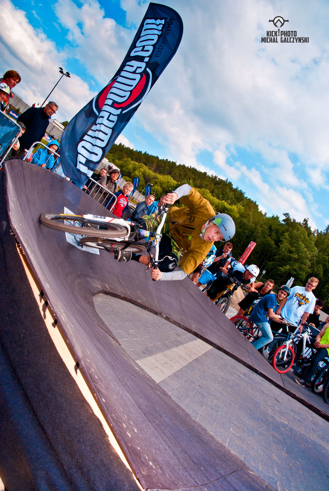 On pump track Kick!Photo Mountain Biking Pictures Vital MTB