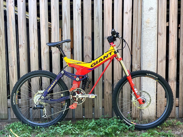 Giant Atx Dh Team Peecee S Bike Check Vital Mtb