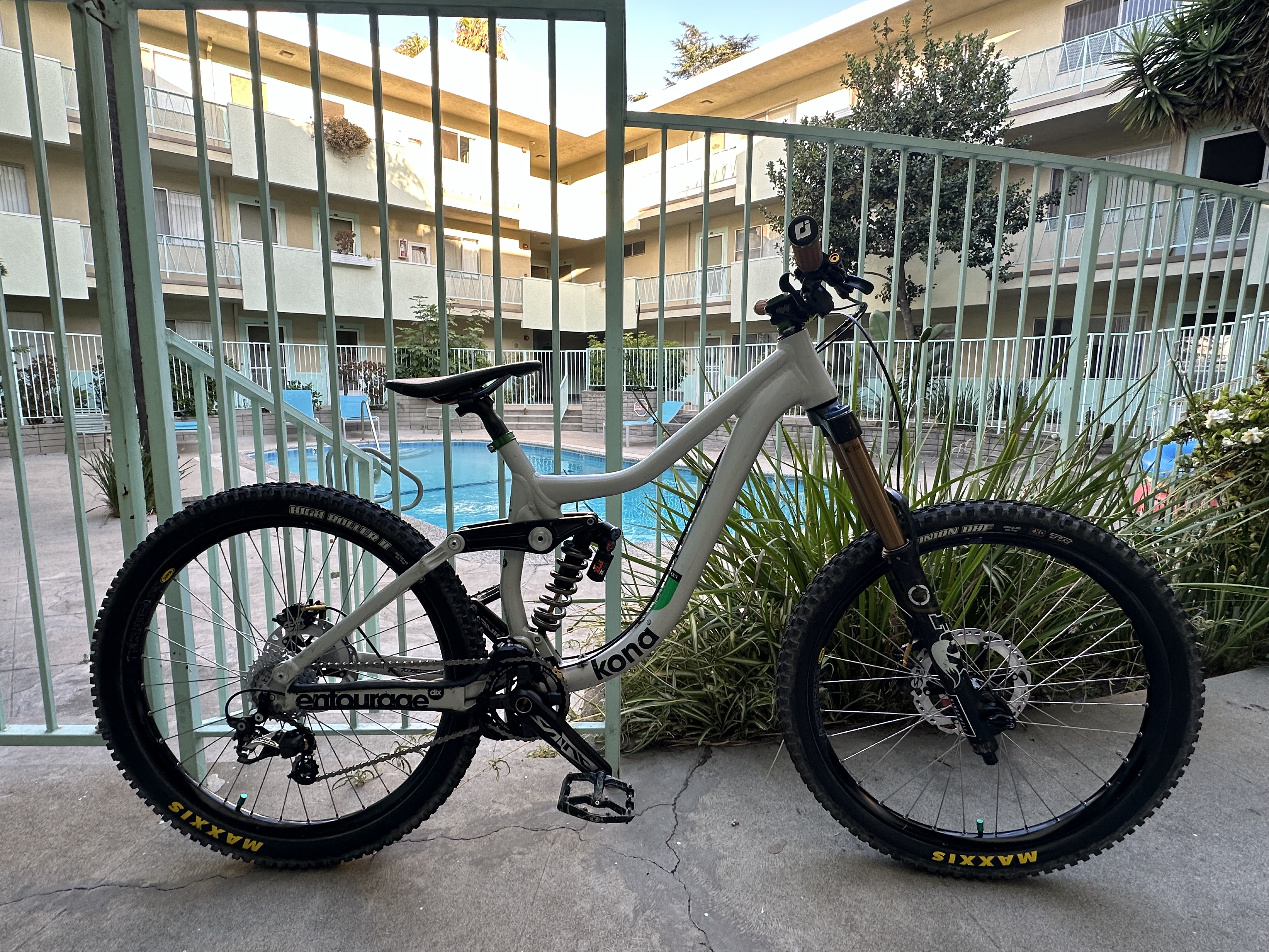 2012 Kona Entourage dlx - swissfist31's Bike Check - Vital MTB