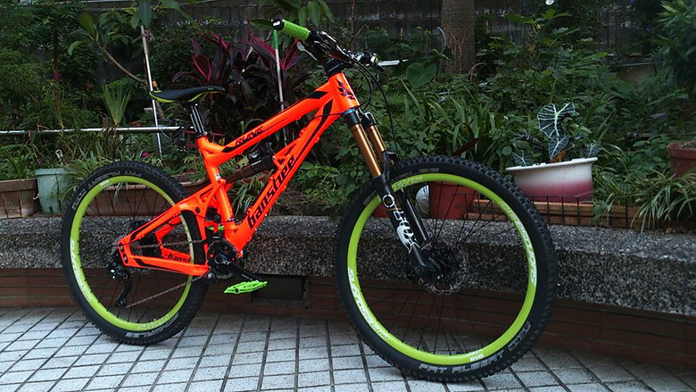 Neon orange mountain bike clearance
