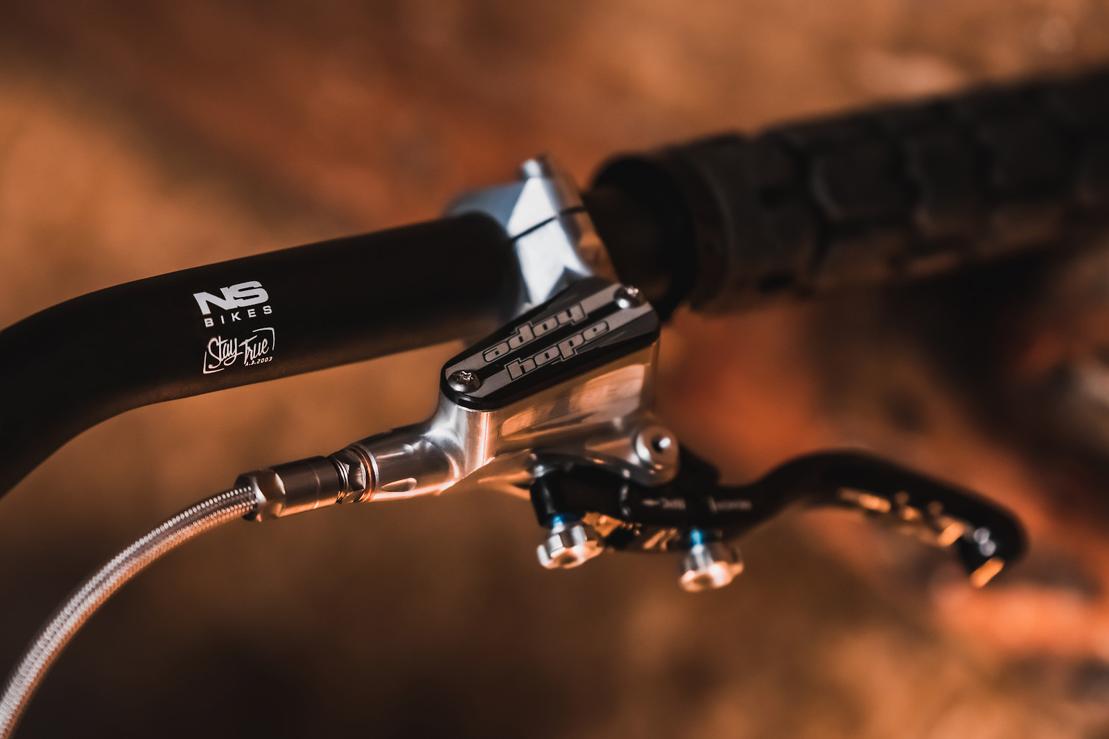 NS Bikes Surge EVO + DVO Diamond D1 Banan