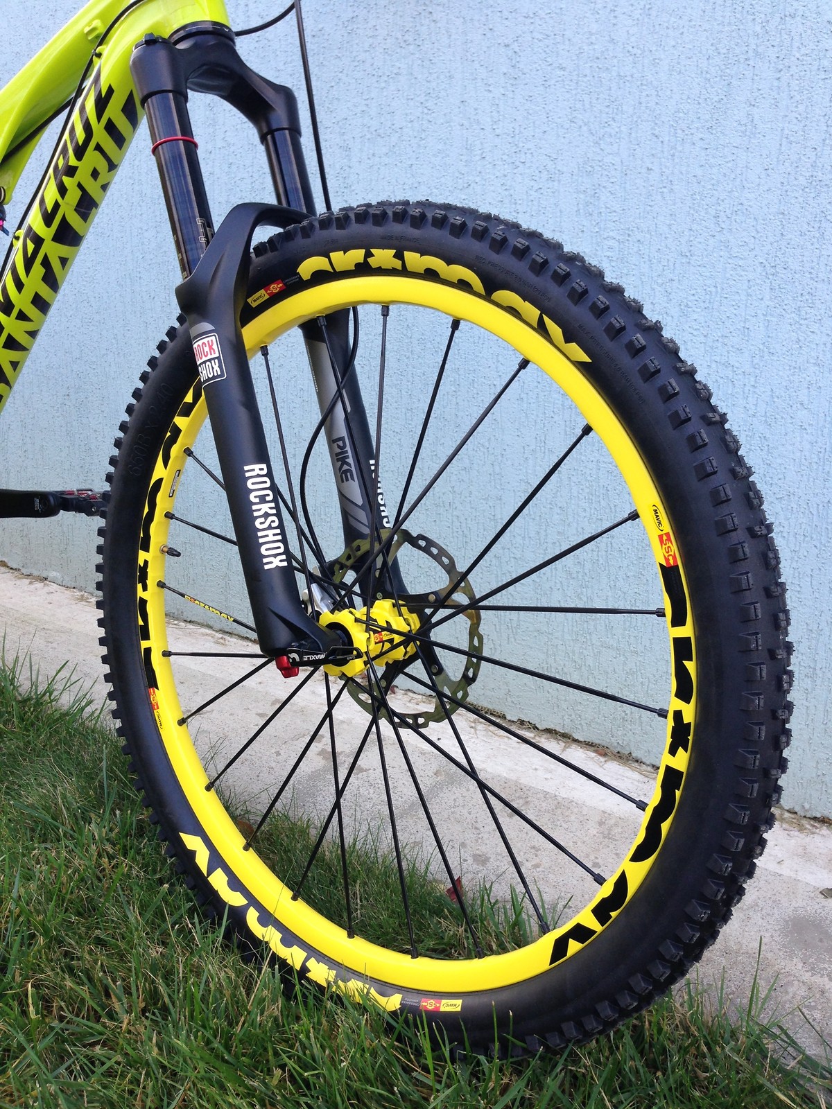 Santacruz Bronson Carbon a.k.a. "Enduro Charles" adrianrevo's Bike