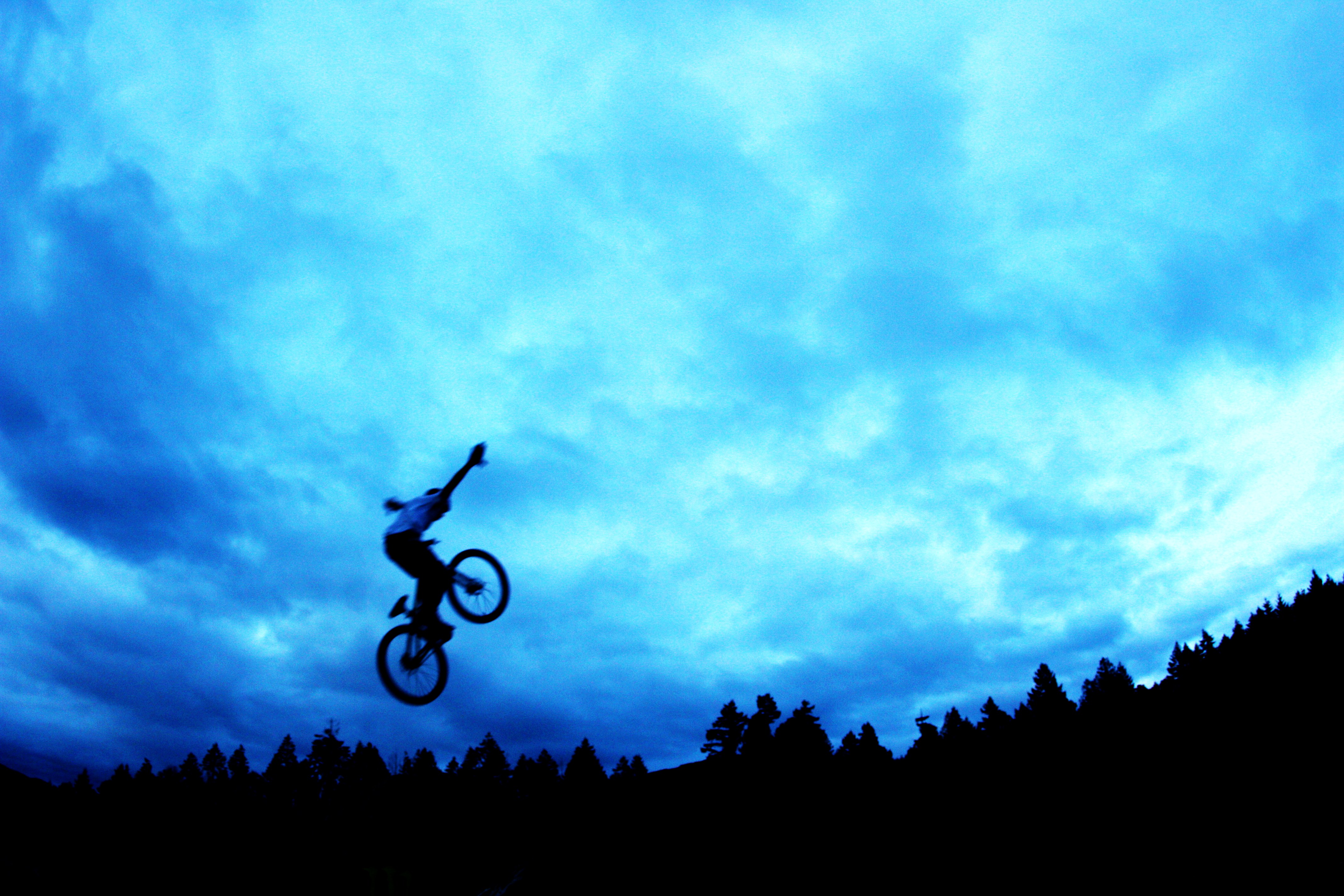 tuck no hander Super T Mountain Biking Pictures Vital MTB
