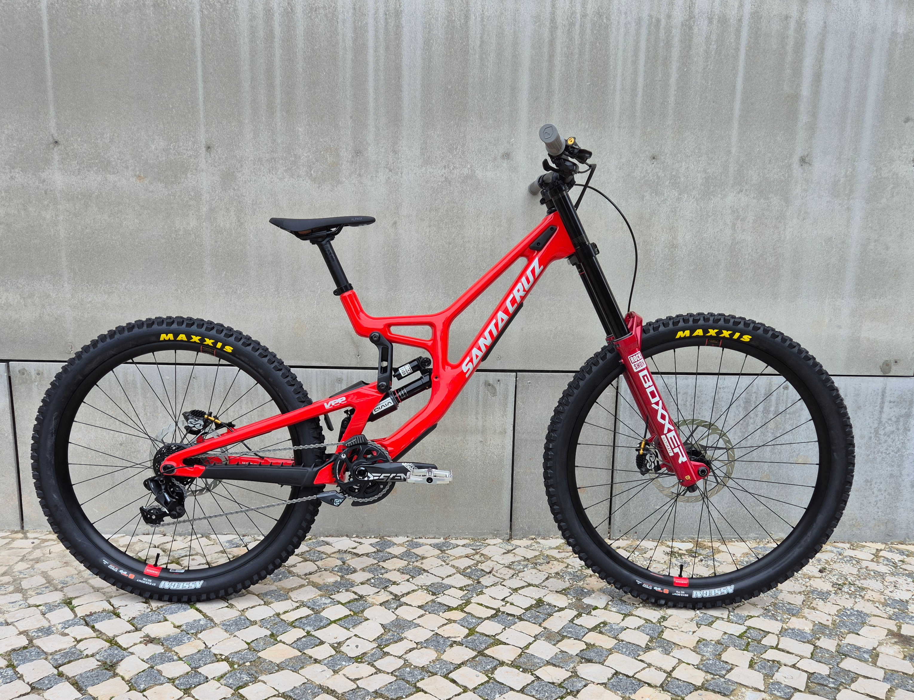 SANTA CRUZ V10.8 Ultimate - JustBikes Store's Bike Check - Vital MTB