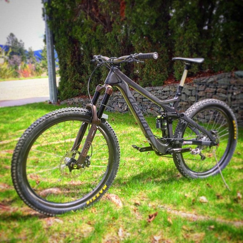Custom Devinci Troy Carbon Faction S Bike Check Vital Mtb