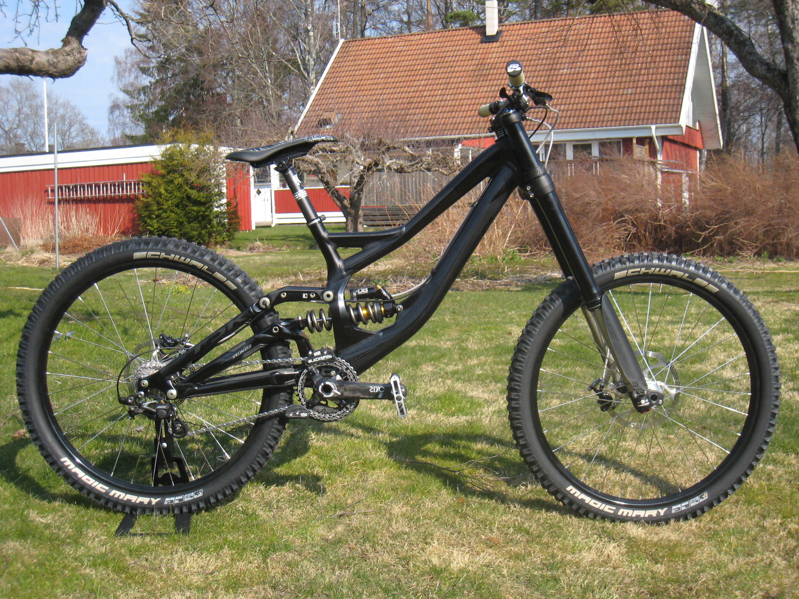 Custom Demo 8 - mg25's Bike Check - Vital MTB