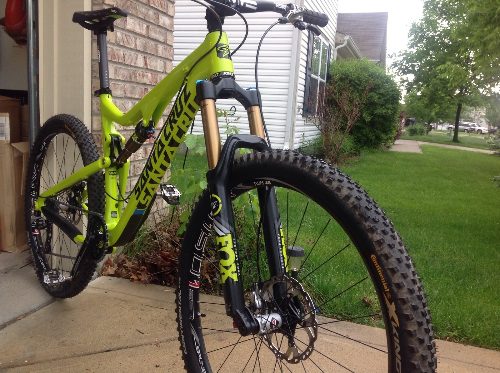Santa Cruz Bronson Carbon tflo cycles's Bike Check Vital MTB