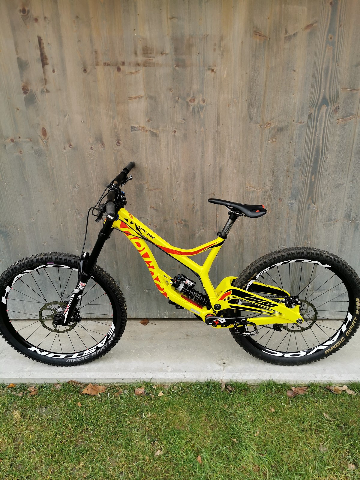 Mark Wallace ex Devinci Global Racing bike