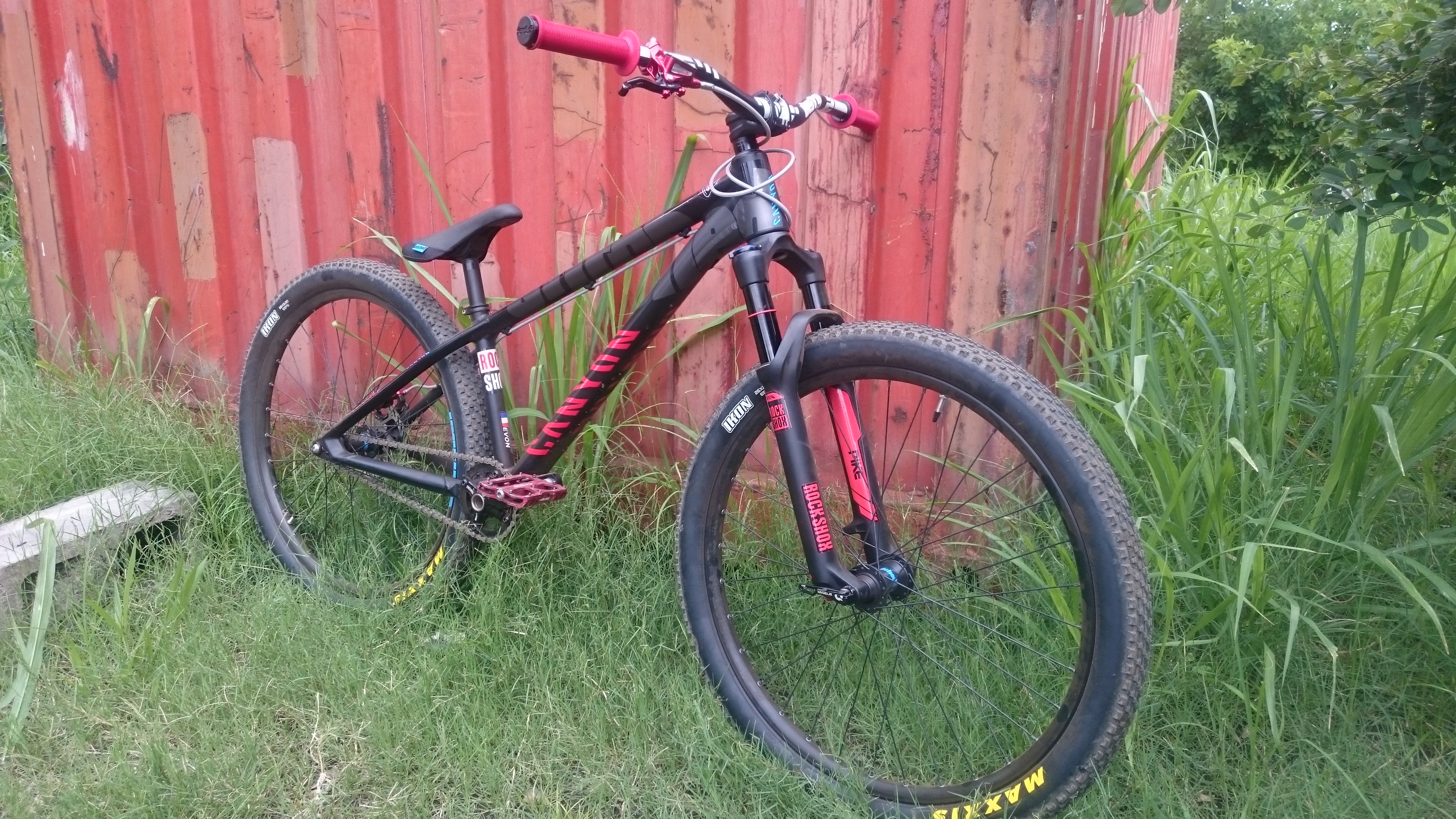 Squaw DustDH's Bike Check Vital MTB