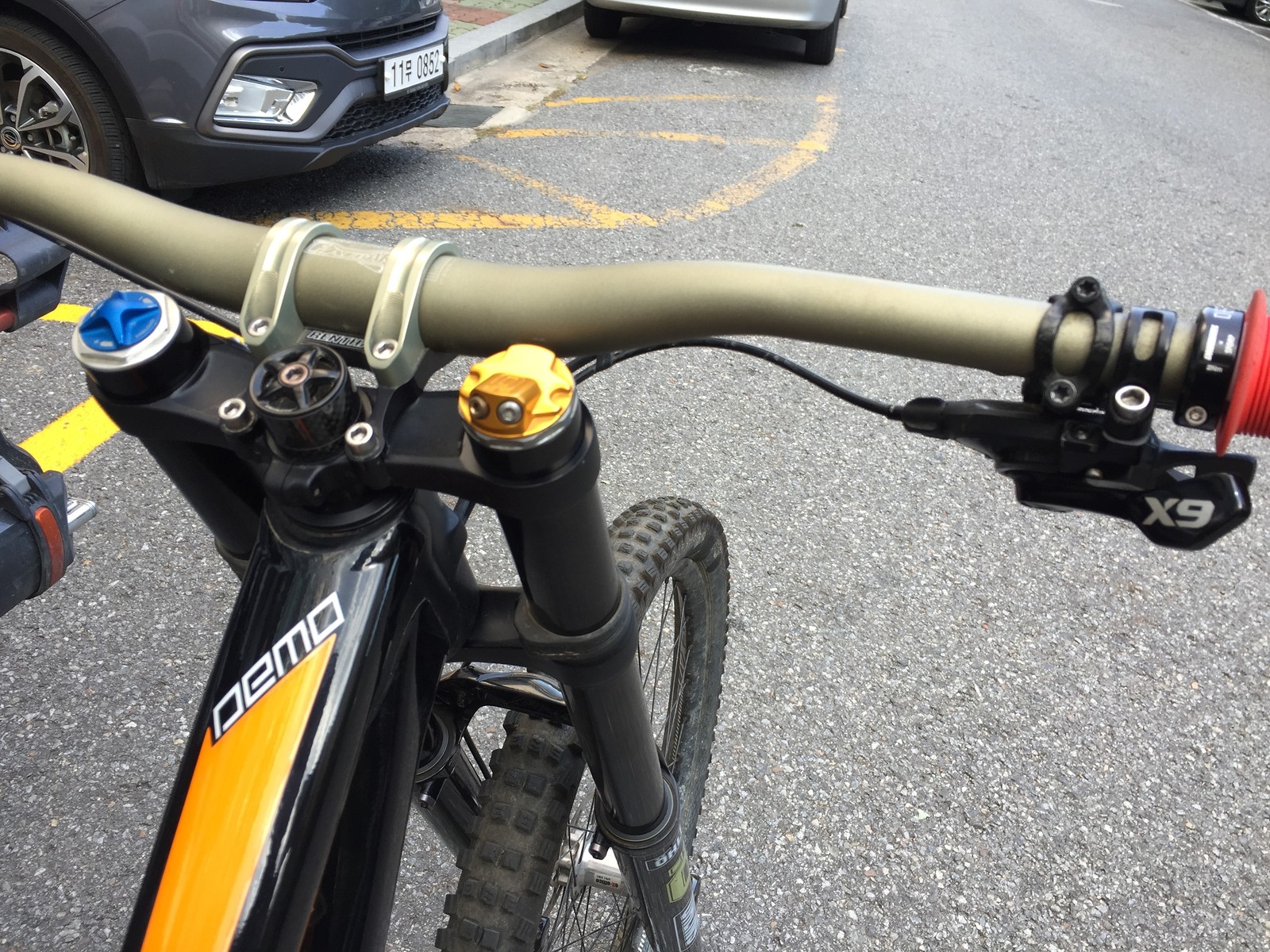Beta's 2017 Specialized Ohlins Demo8 AL Beta's Bike Check Vital MTB