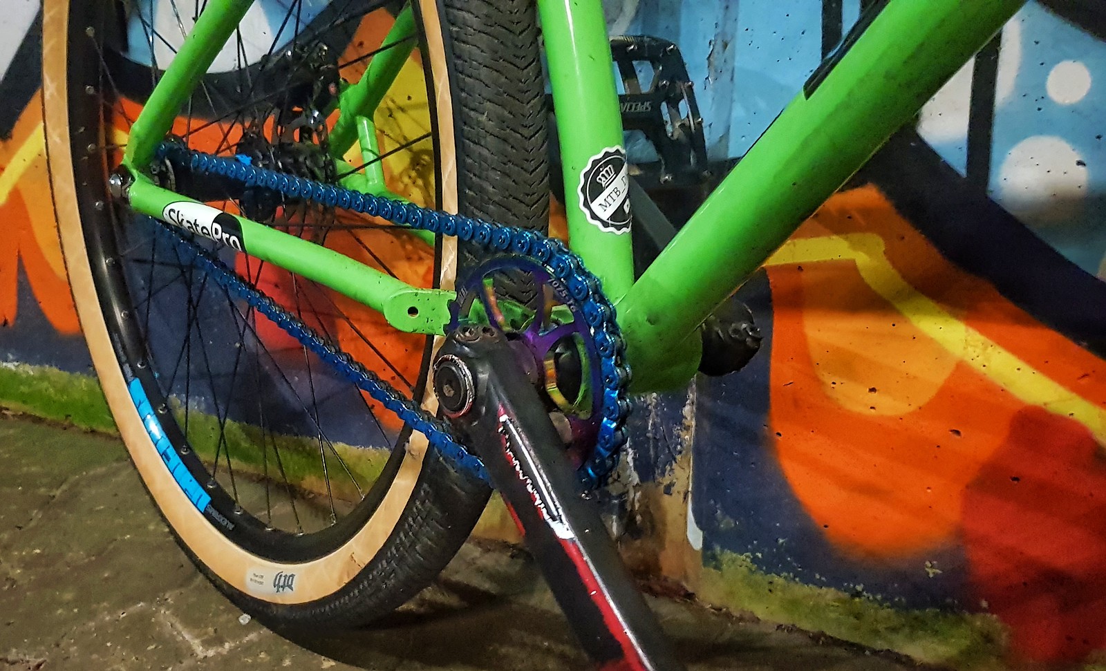 mtb gt524a p1 black and blue