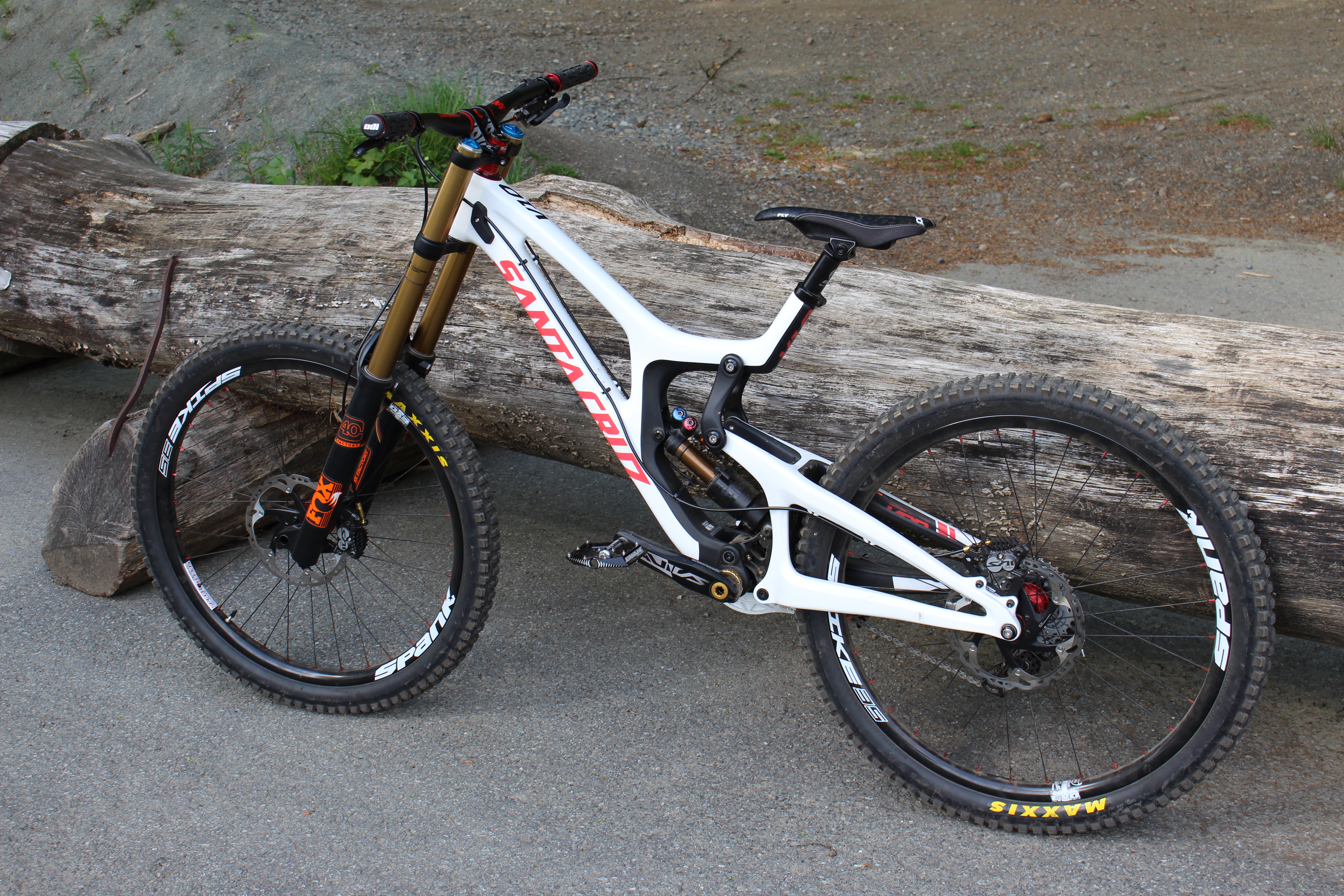 Santa Cruz V10.6 CC ダウンヒルバイク
