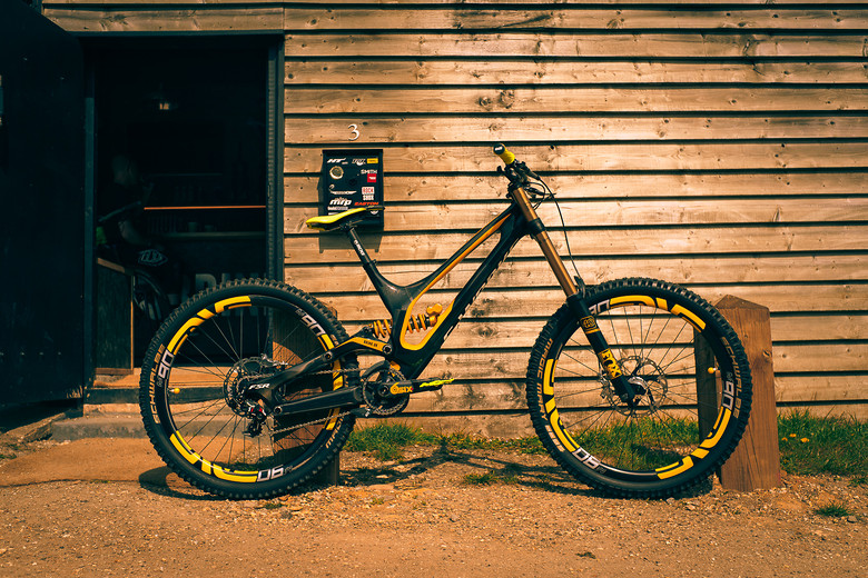 demo 8 carbon 2017
