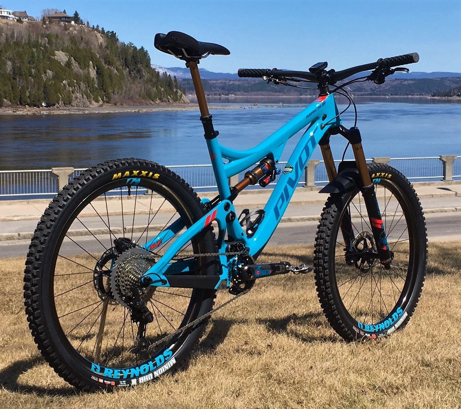 Pivot Mach 6 Carbon Fredostroyer's Bike Check Vital MTB