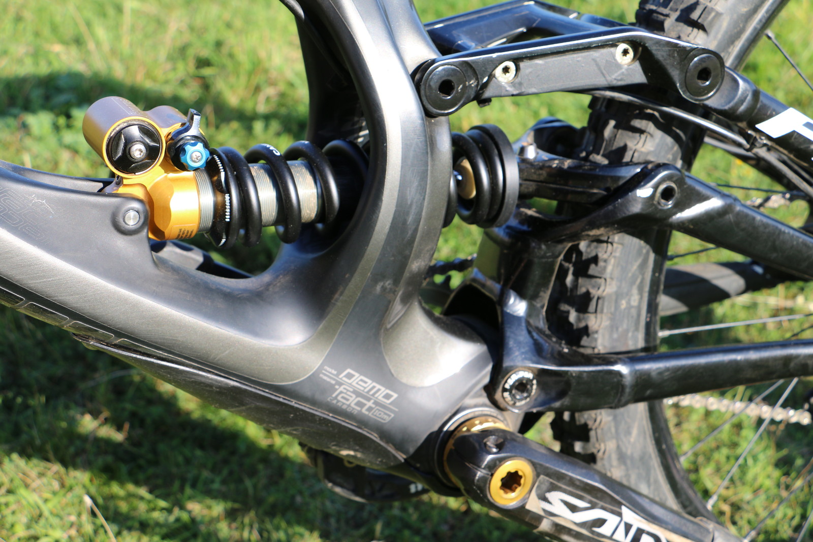 Specialized Demo Carbon Ohlins Day V M's Bike Check Vital MTB