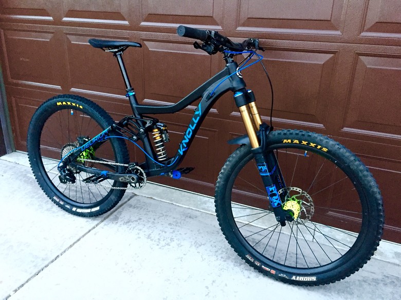 black and blue mtb
