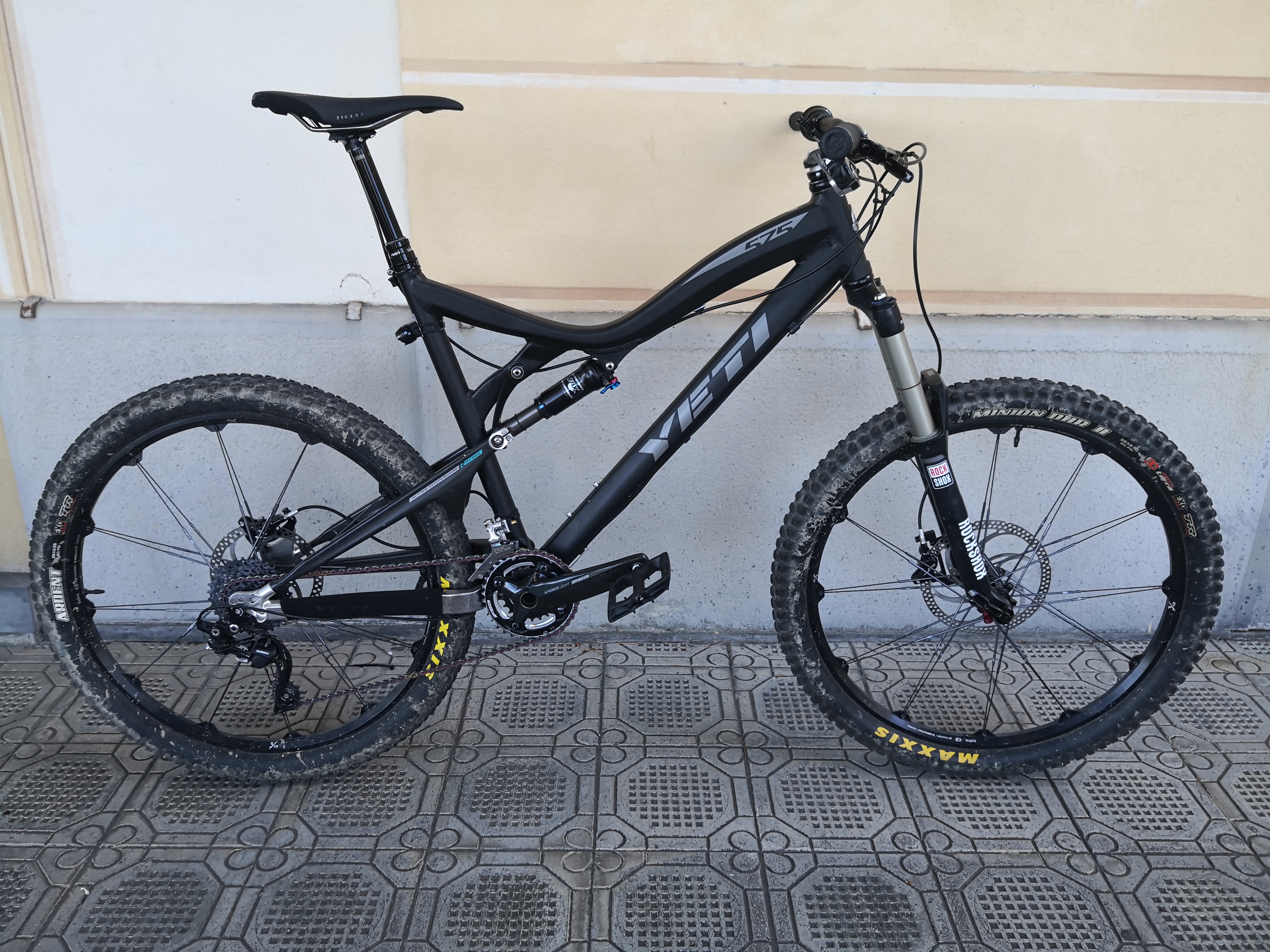 Yeti 575 - 10 years old do-it-all bike - defraz's Bike Check 