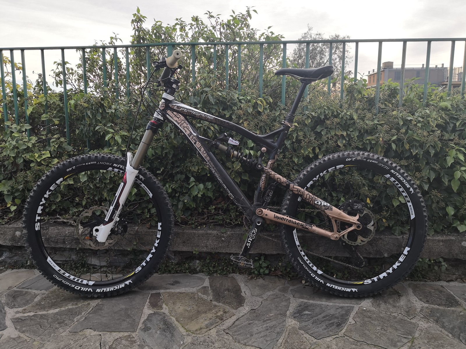 【激レア 】MountainResearch picnicseat black SEASONS Explore NITRO™ Mid Men's Hiking Shoes | PUMA