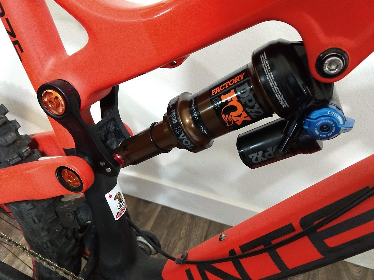 Orange Is The New Black - Intense Tracer T275C