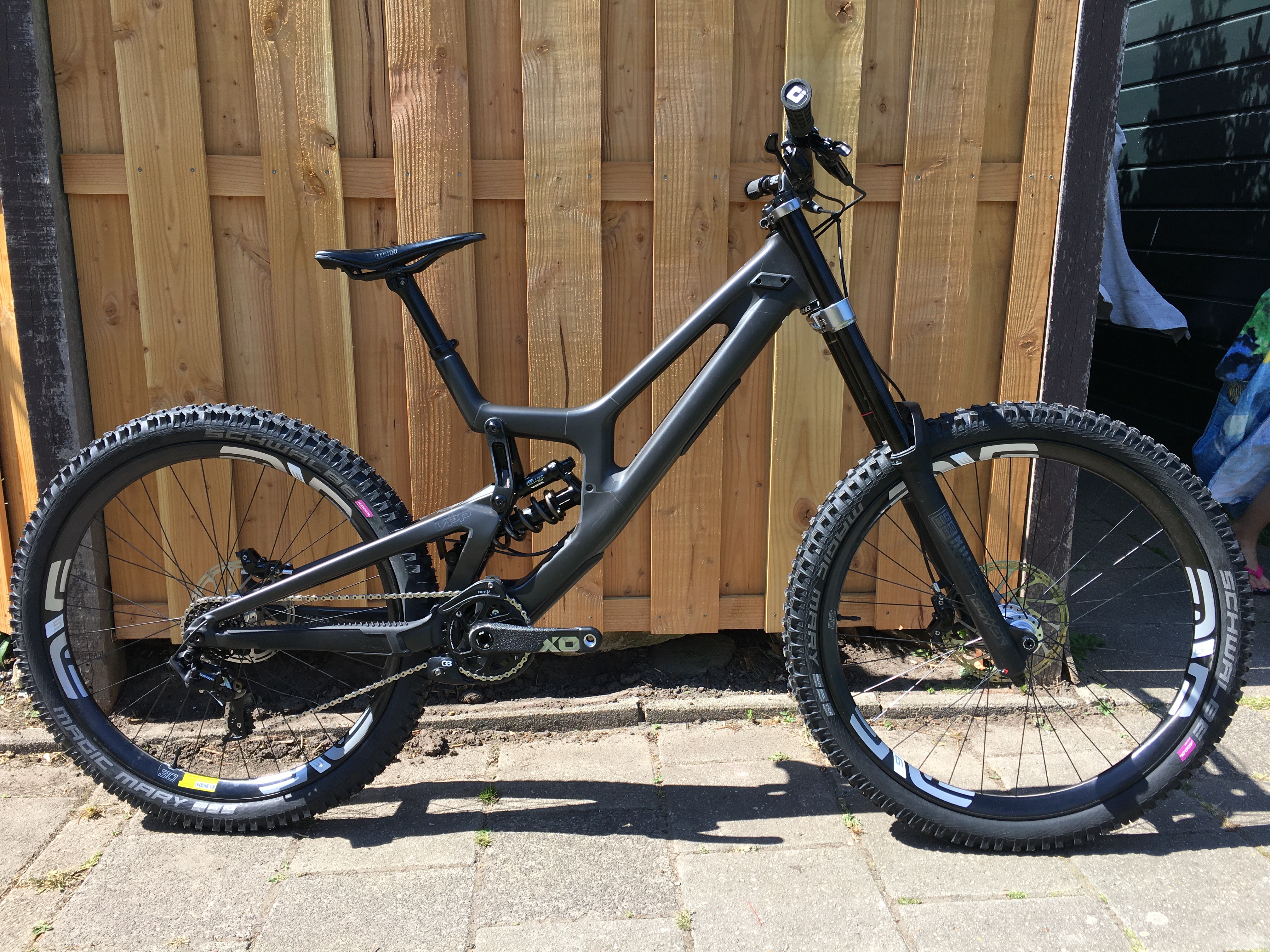 【SANTACRUZ V10 7 超美品！】 Santa Cruz v10.7 27.5 large - Christiaan_van der Laan's Bike Check