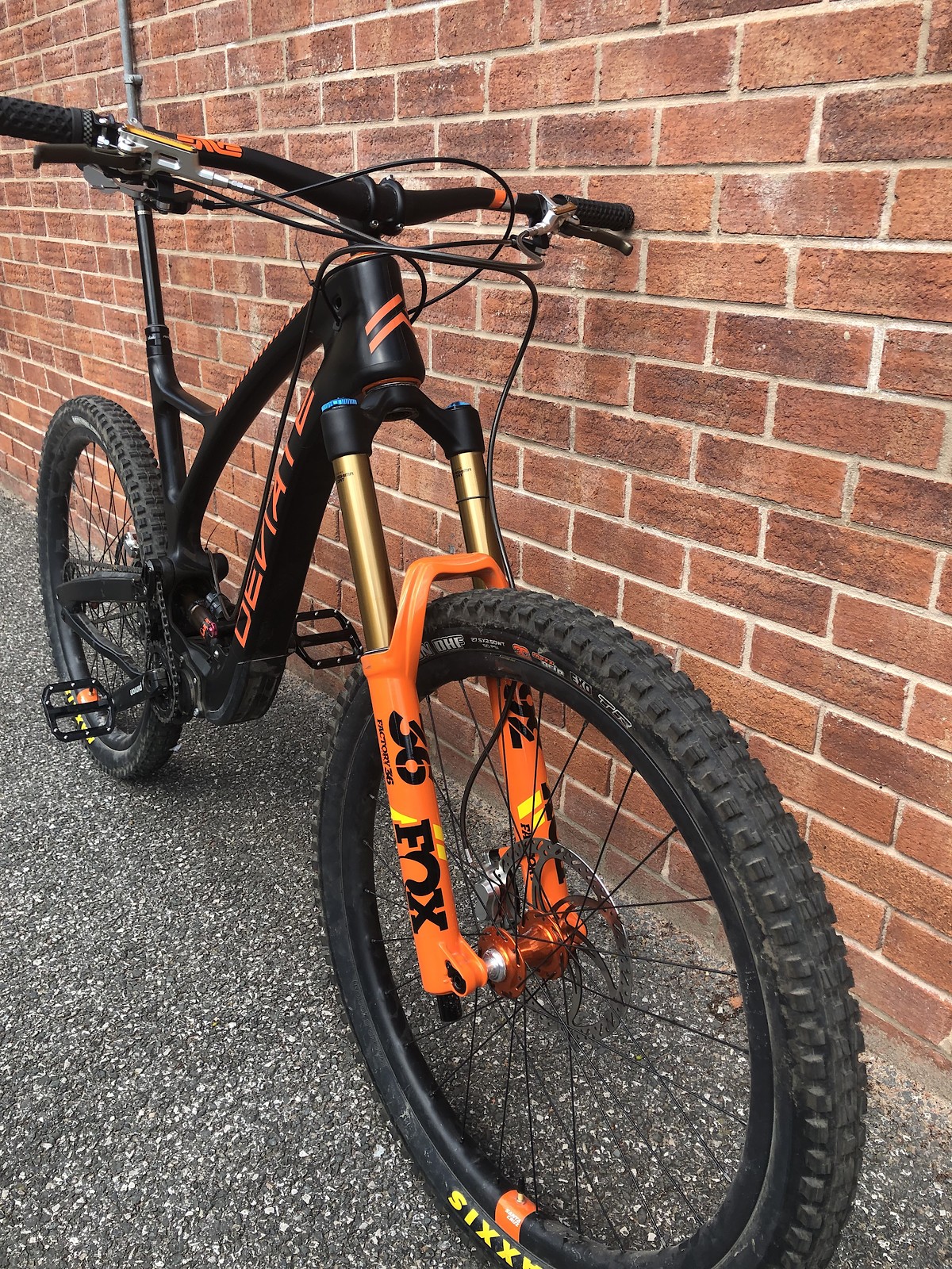 Deviate Guide Tom Howard's Bike Check Vital MTB