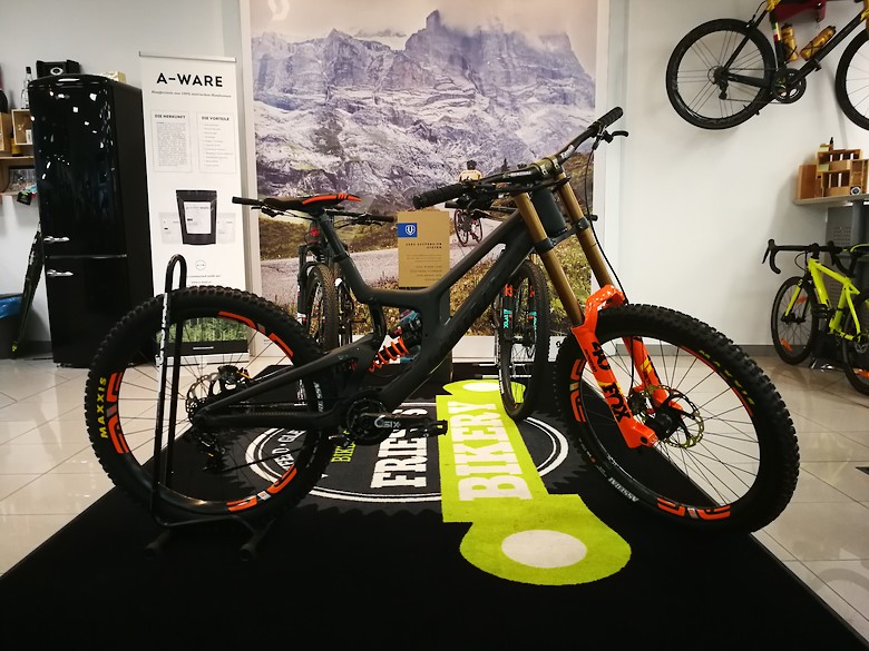 Santa Cruz V10 27 5 Richard Wagner S Bike Check Vital Mtb