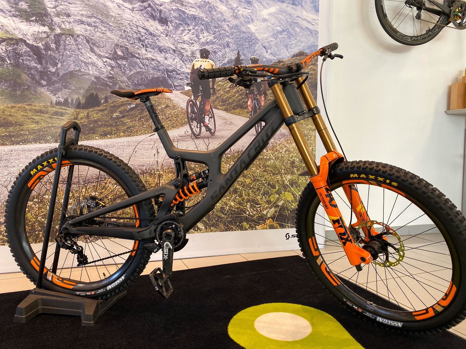 Santa Cruz V10 Richard_Wagner's Bike Check Vital MTB Santa Cruz V10 Richard_Wagner's Bike Check Vital MTB