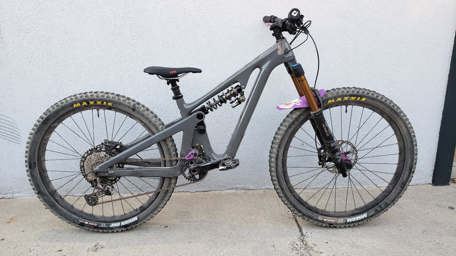 ZoDawgs SB 140 on EXT Coil Suspension Syndicate's Bike Check Vital MTB