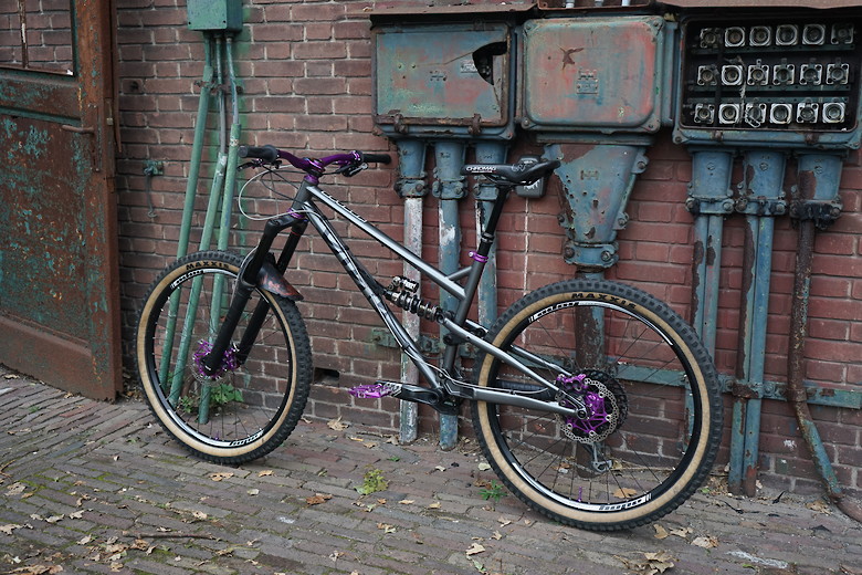 red cycling products pro big air rocket pressure