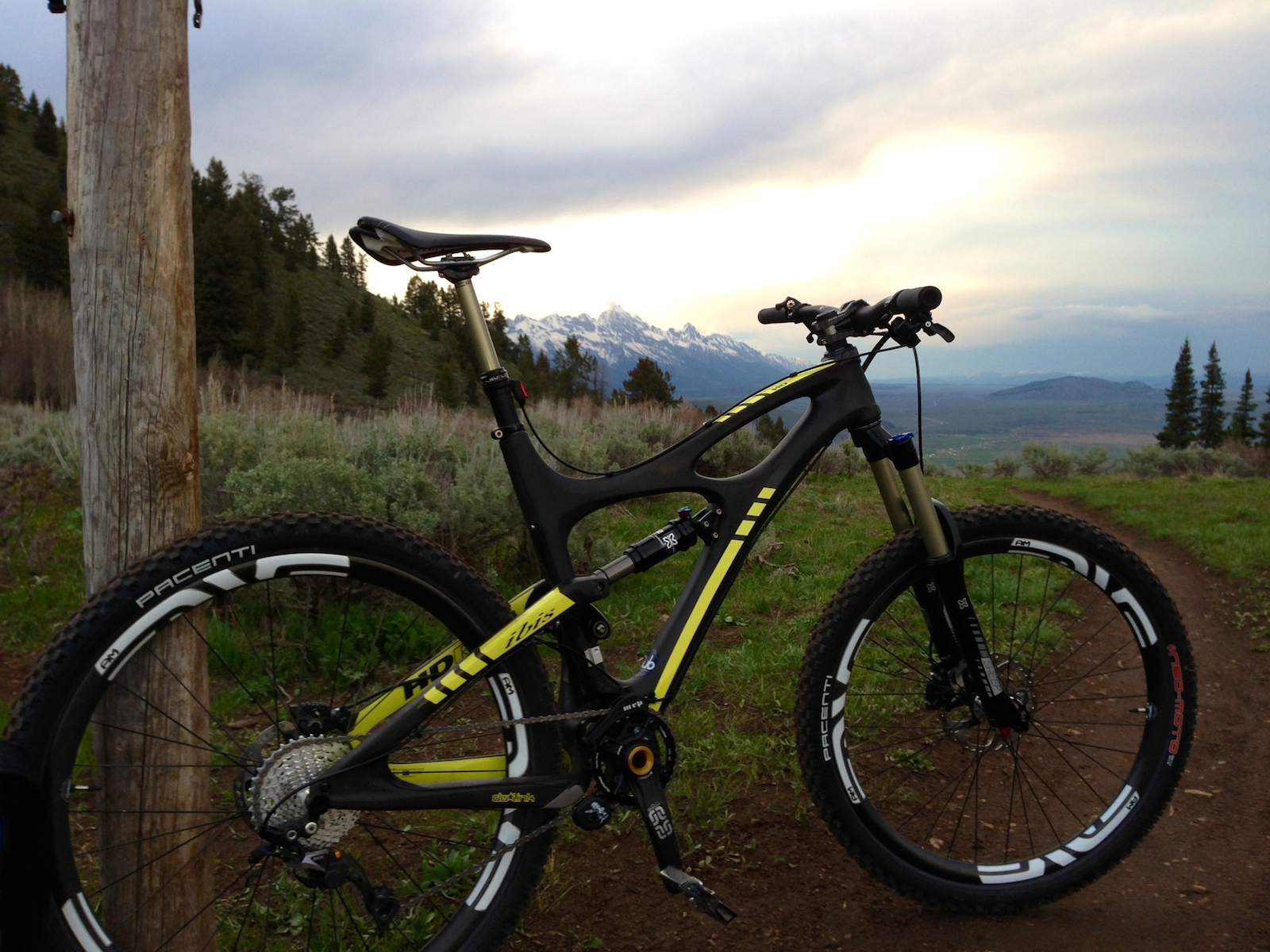 Ibis Mojo HDR 650b Dub's Bike Check Vital MTB