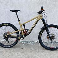 SANTA CRUZ NOMAD V4