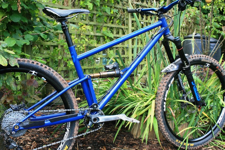 Starling Cycles Custom Steel 150mm Race Bike Phutphutend S Bike Check Vital Mtb See the full reveal at starling and check out the video for brett wheeler from wheelers mtb holiday. vital mtb