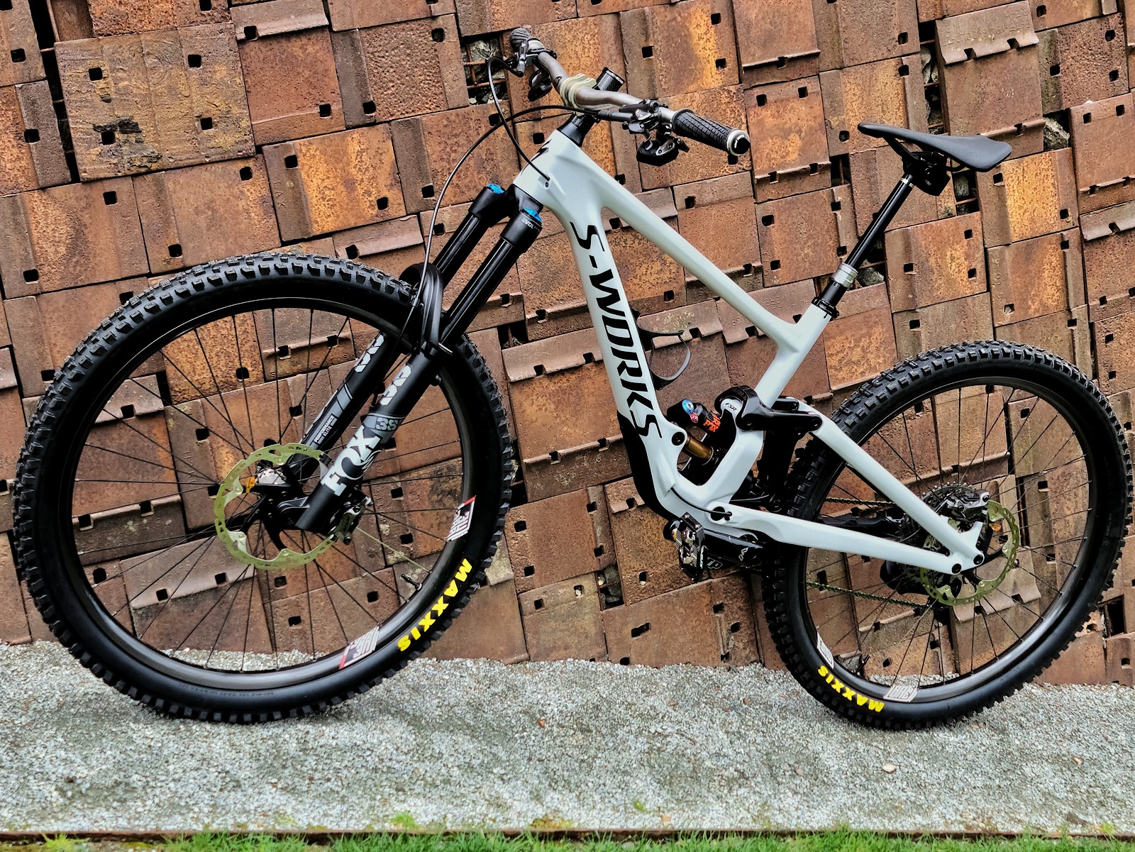 Specialized SWorks Enduro ChainWhip's Bike Check Vital MTB
