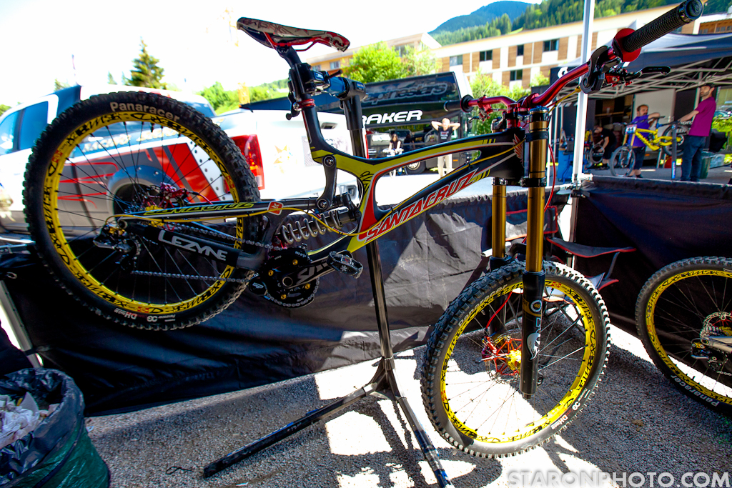 Cedric Gracia's Santa Cruz Carbon V10 - Piotr_Staroń ...