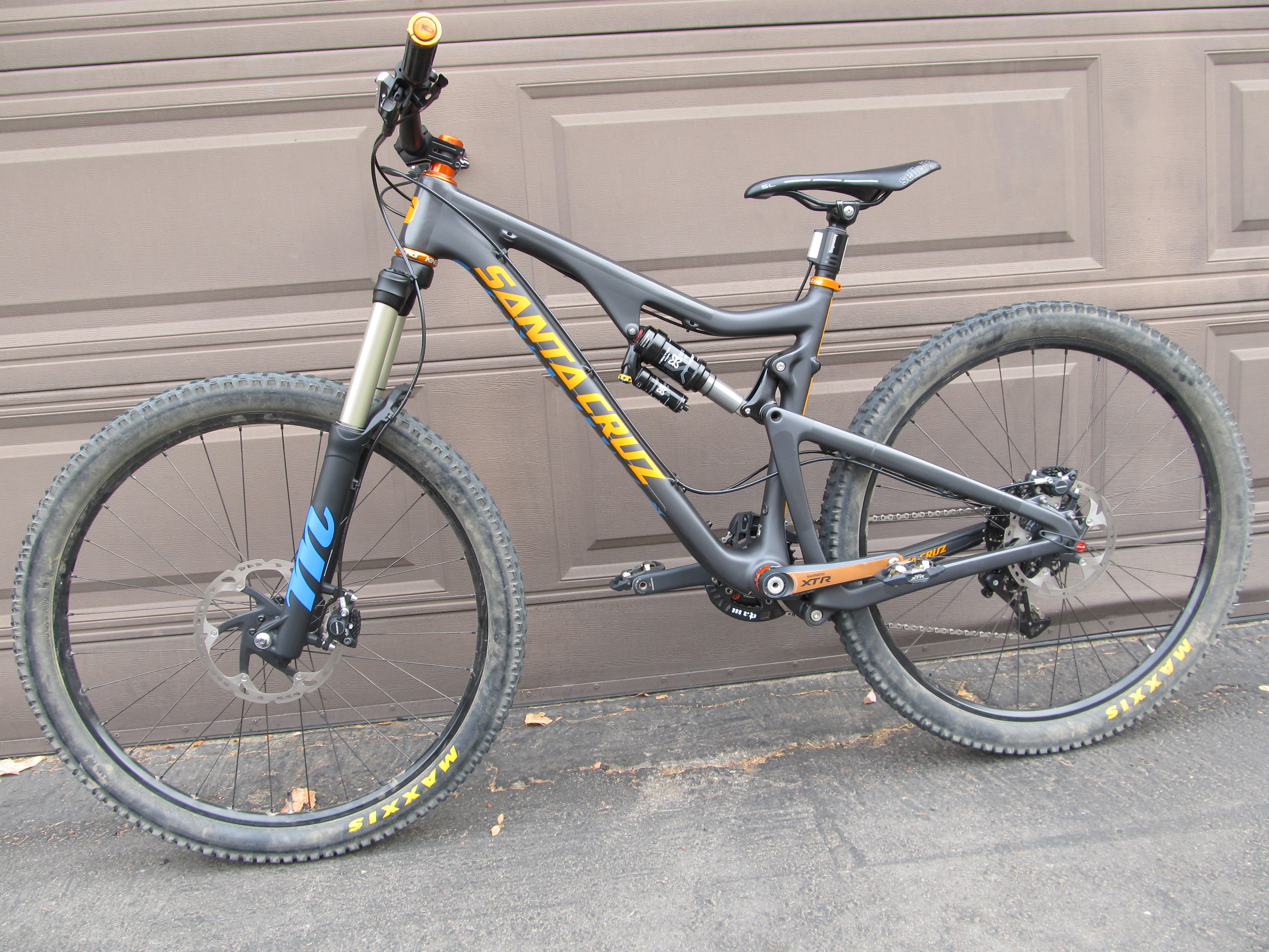 Santa Cruz Bronson Carbon IntenseMack10's Bike Check Vital MTB