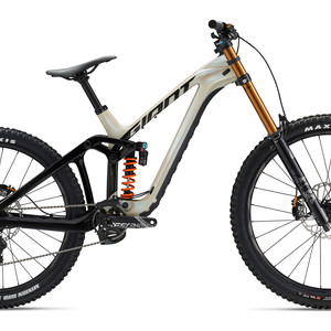 2023 Scott Gambler 900 Tuned Bike - Reviews, Comparisons, Specs