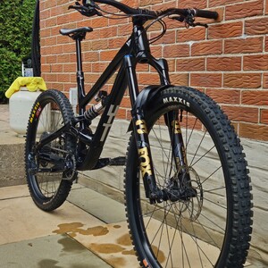 Newest update added new EXT storia v3, Oneup V2 carbon bars 35mm rise with bronze decals and Ergon gdh team grips,  replace the lever to the Magura HC-W