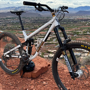 Fastarossa enduro FB.jpeg?VersionId=FGcHevagB5N0WjsU7Xii0