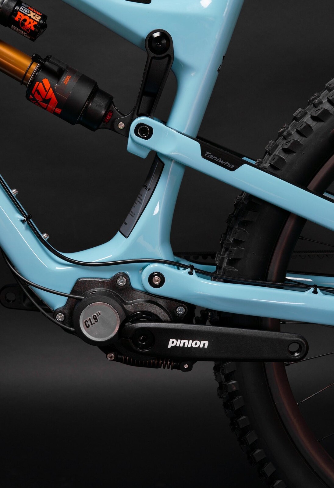 detail.jpg?VersionId=E8NFBd5xegwU8hrf